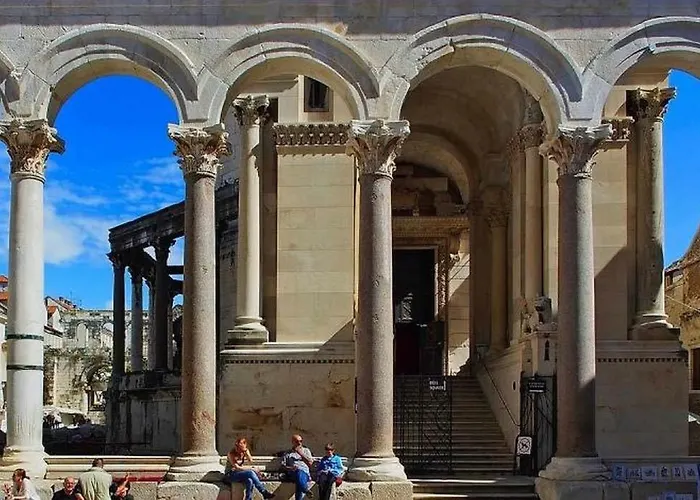 Aspalathos Couette-café 3*