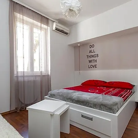 Oda ve Kahvaltı Aspalathos Split
