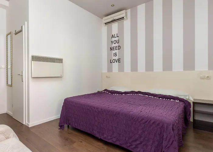 阿斯帕拉陶斯公寓酒店 住宿加早餐酒店