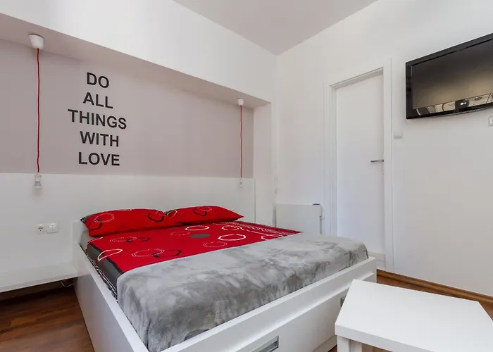 阿斯帕拉陶斯公寓酒店 住宿加早餐酒店